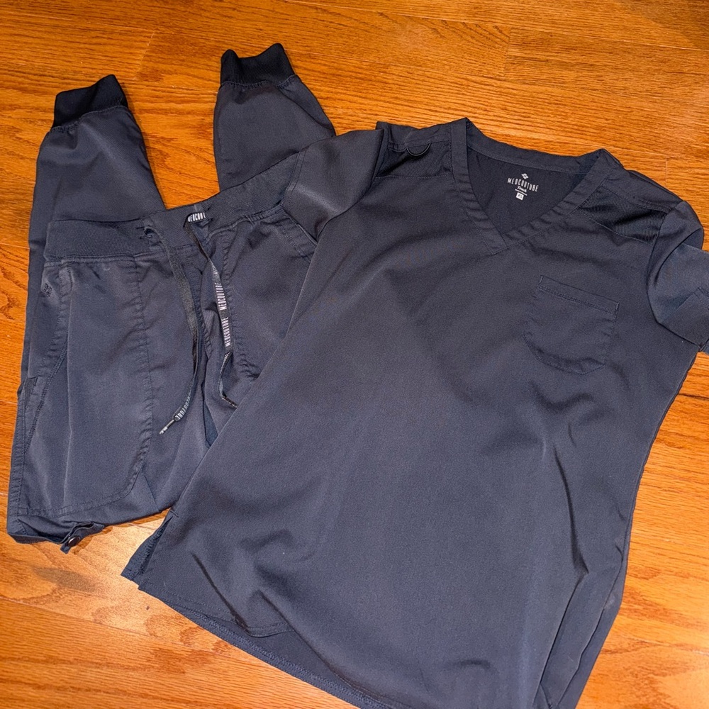MED COUTURE TOUCH SCRUBS
